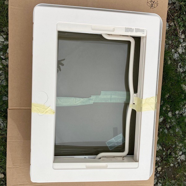 Strešné okno Dometic Midi Heki Style,70 x 50cm s držiakom