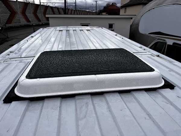 Strešné okno Carbest Panorama 70x50 alebo 45x40 cm