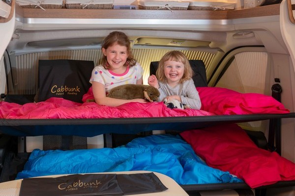 Cabbunk detská posteľ pre kabínu s otočnými sedadlami