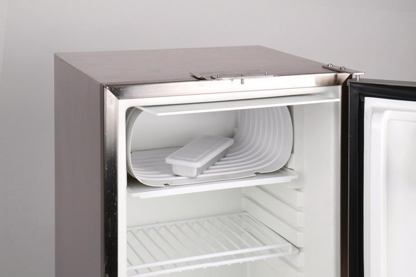 Vstavaná kompresorová chladnička s mrazničkou Carbest 40 l c
