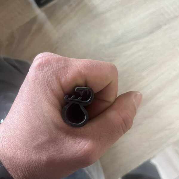 Bočný tesniaci profil, 8 m